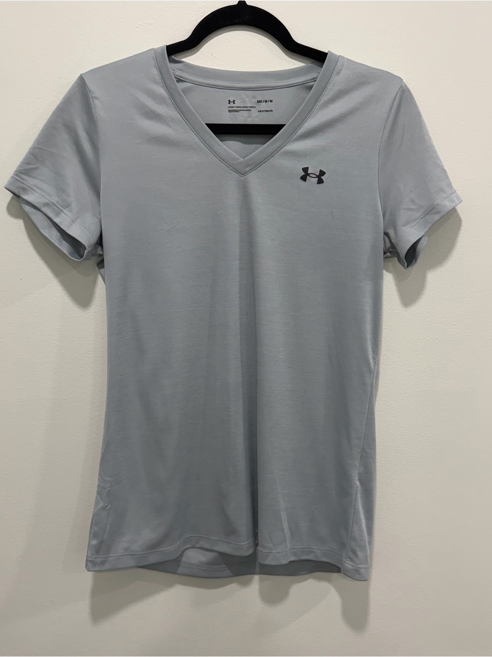 Under Armour HeatGear Gray V-Neck Athletic Workout Tee Activewear